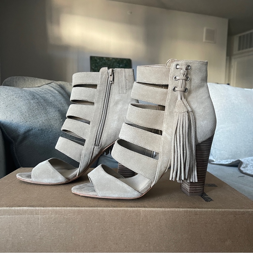 GUESS Fringe Tan Heels 9.5